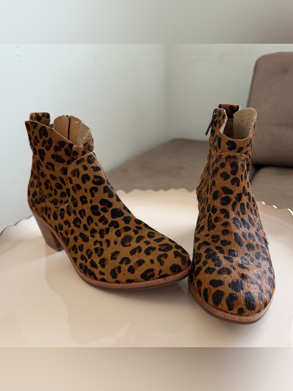 UGG Kingsburg Leopard Calf Hair Ankle Boots Booties Women’s Size 6 EUC